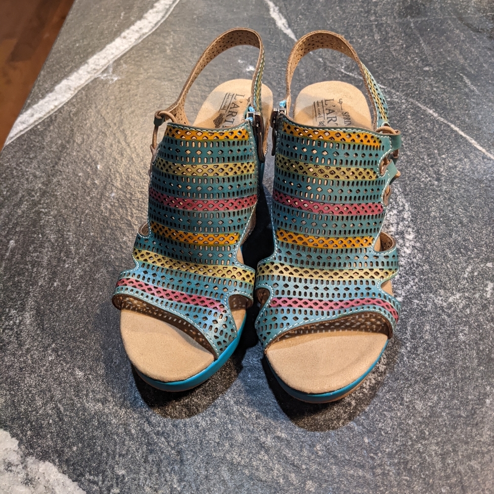 La Artiste wedges